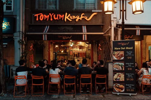 How to attract customers to a restaurant ?